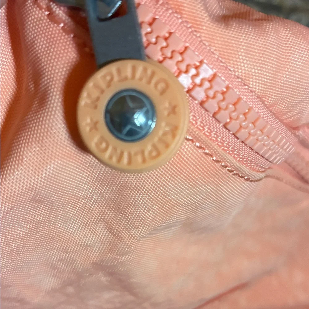 Kipling chic versatile